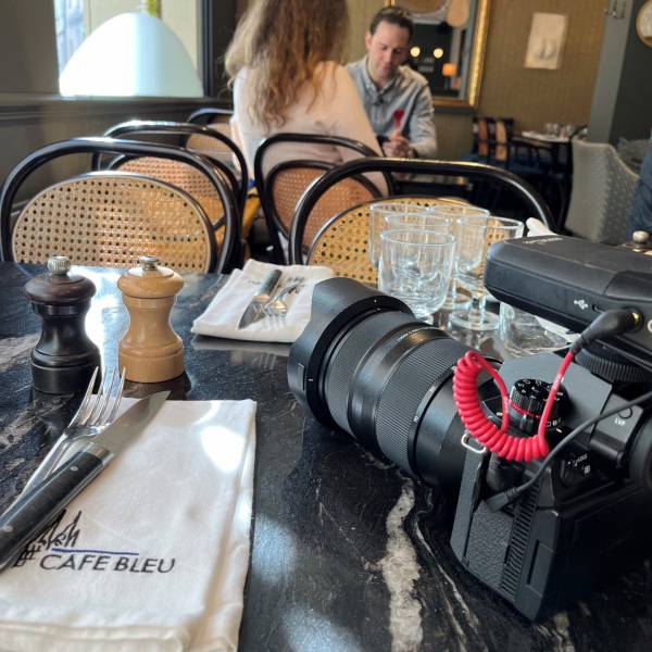 Tournage au Café Bleu