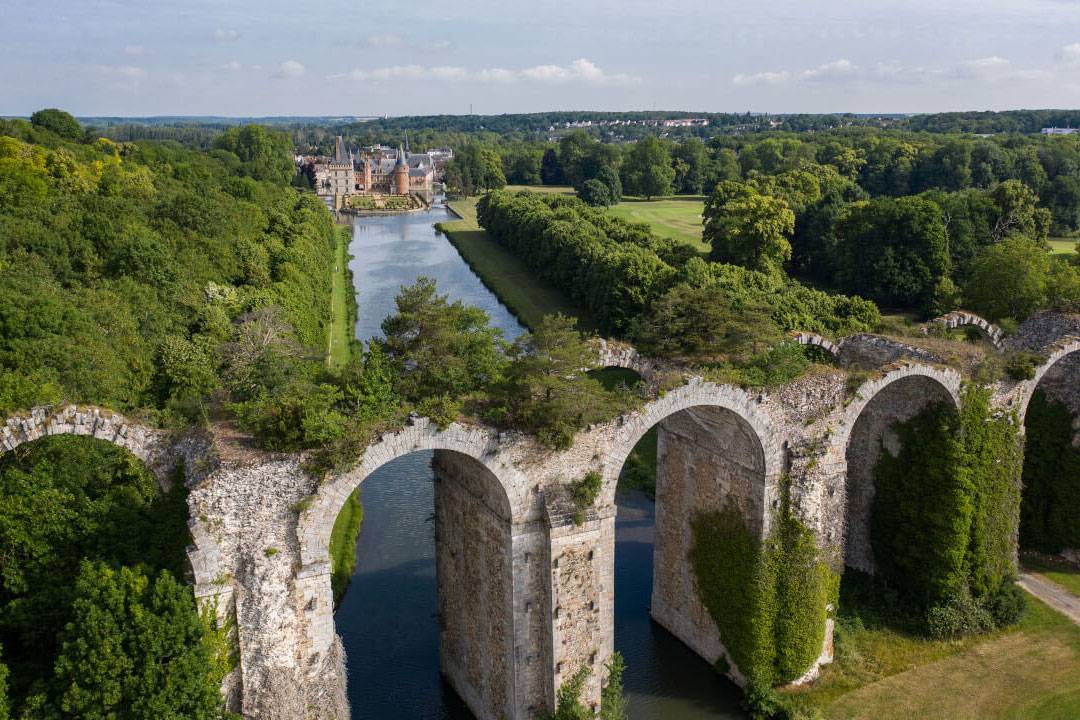 L'aqueduc et le château de Maintenon, avec ses jardins