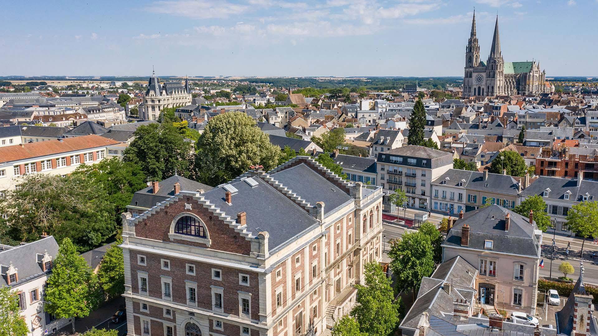 Vue aérienne de Chartres et de son patrimoine